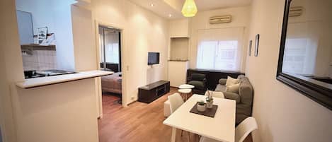 Căn hộ, 1 phòng ngủ | Khu phòng khách | Smart TV, Netflix, các kênh phim phải trả tiền, dịch vụ stream