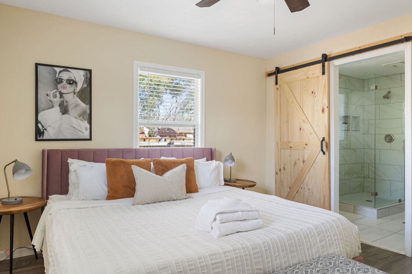 4 bedrooms, iron/ironing board, WiFi, bed sheets