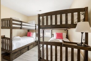 4 bedrooms, iron/ironing board, WiFi, bed sheets