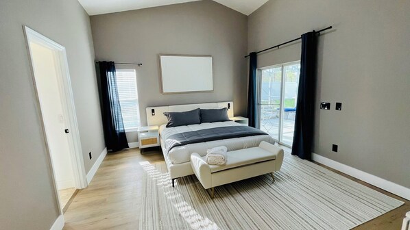 4 bedrooms, iron/ironing board, WiFi, bed sheets