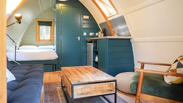 1 bedroom, travel cot, free WiFi, bed sheets