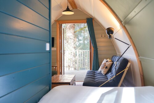 Deluxe Cosy Cabin With Wood Fired Hot Tub