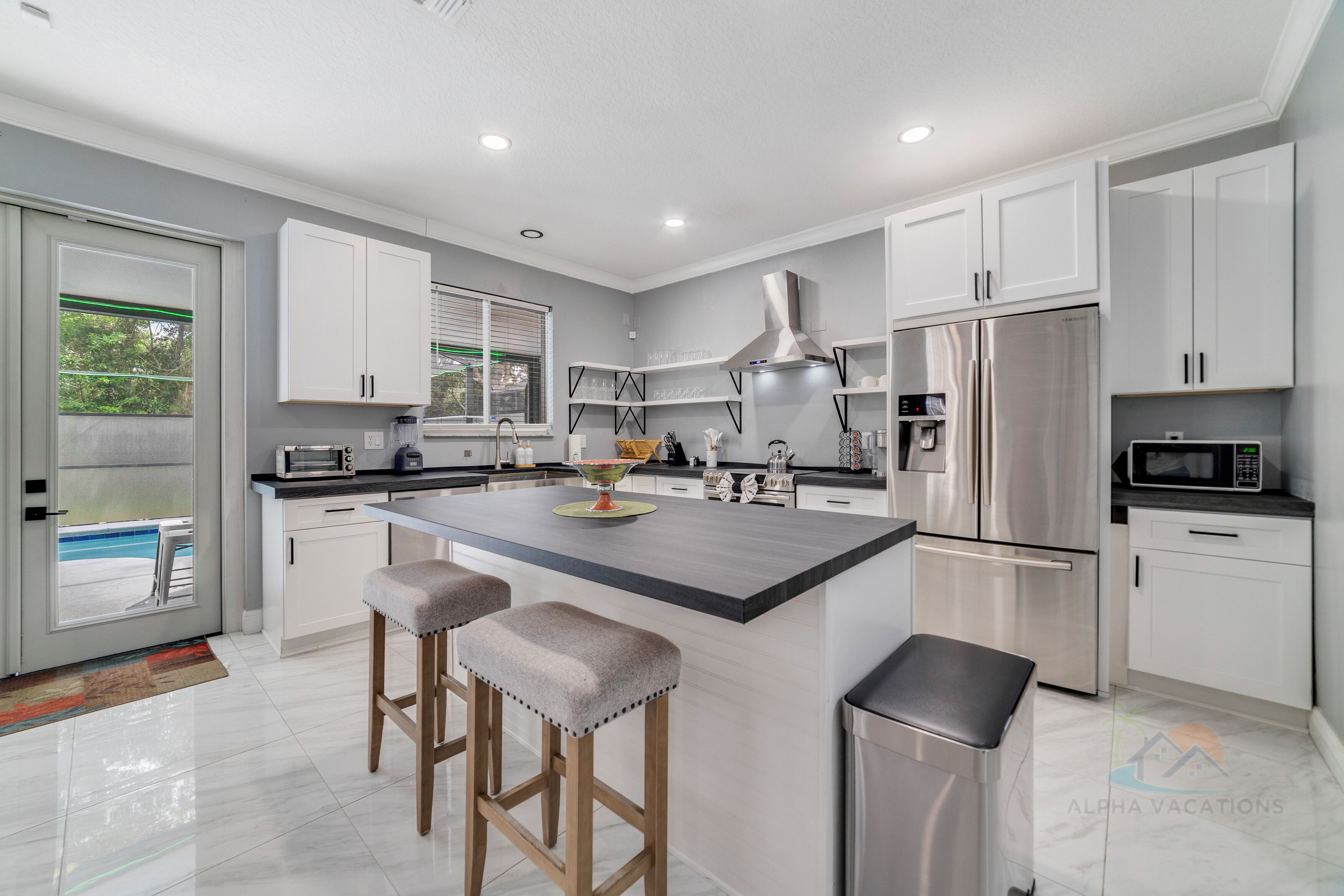 ثلاجة، ميكروويف، فرن، موقد طهي مسطح