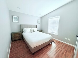 4 makuuhuonetta, silitysrauta/-lauta, Wi-Fi, vuodevaatteet