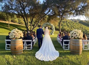 Outdoor banquet area - Sunmist Estate, Temecula: Luxury Wedding & Retreat 4b 10P (Temecula)