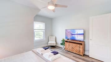 2 bedrooms, desk, iron/ironing board, travel cot