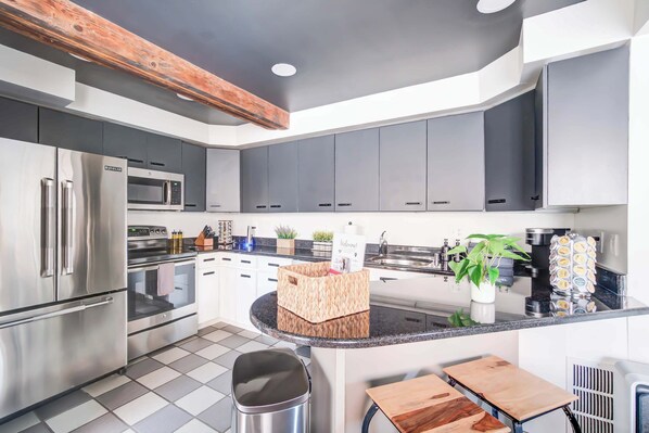 Fridge, microwave, oven, stovetop