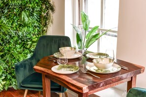 Dining - OLD TOWN Nature Oasis! Block 2 King! 99 Walk Score (Alexandria)