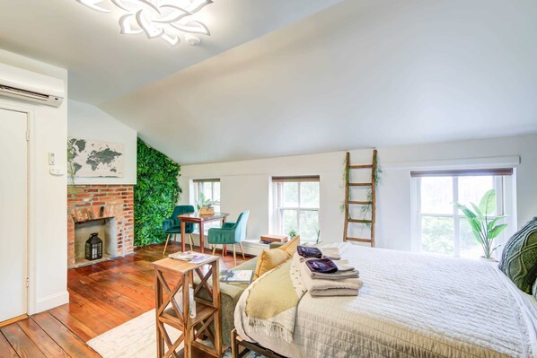 Desk, iron/ironing board, travel crib, WiFi