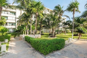 المنطقة المحيطة بالمنشأة