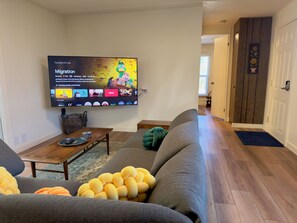 Smart TV, table tennis