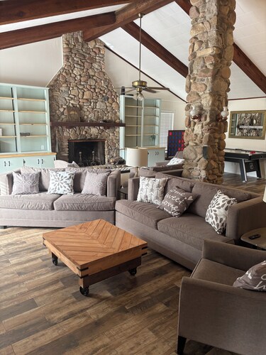 Country Home, 4 Bed, 3.5 Bath, Pet Friendly