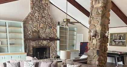 Country Home, 4 Bed, 3.5 Bath, Pet Friendly