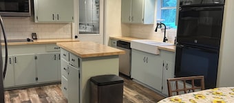 Country Home, 4 Bed, 3.5 Bath, Pet Friendly