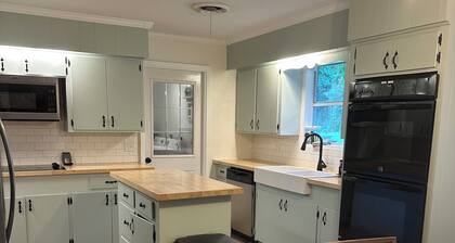 Country Home, 4 Bed, 3.5 Bath, Pet Friendly