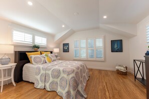 3 bedrooms, desk, iron/ironing board, free WiFi