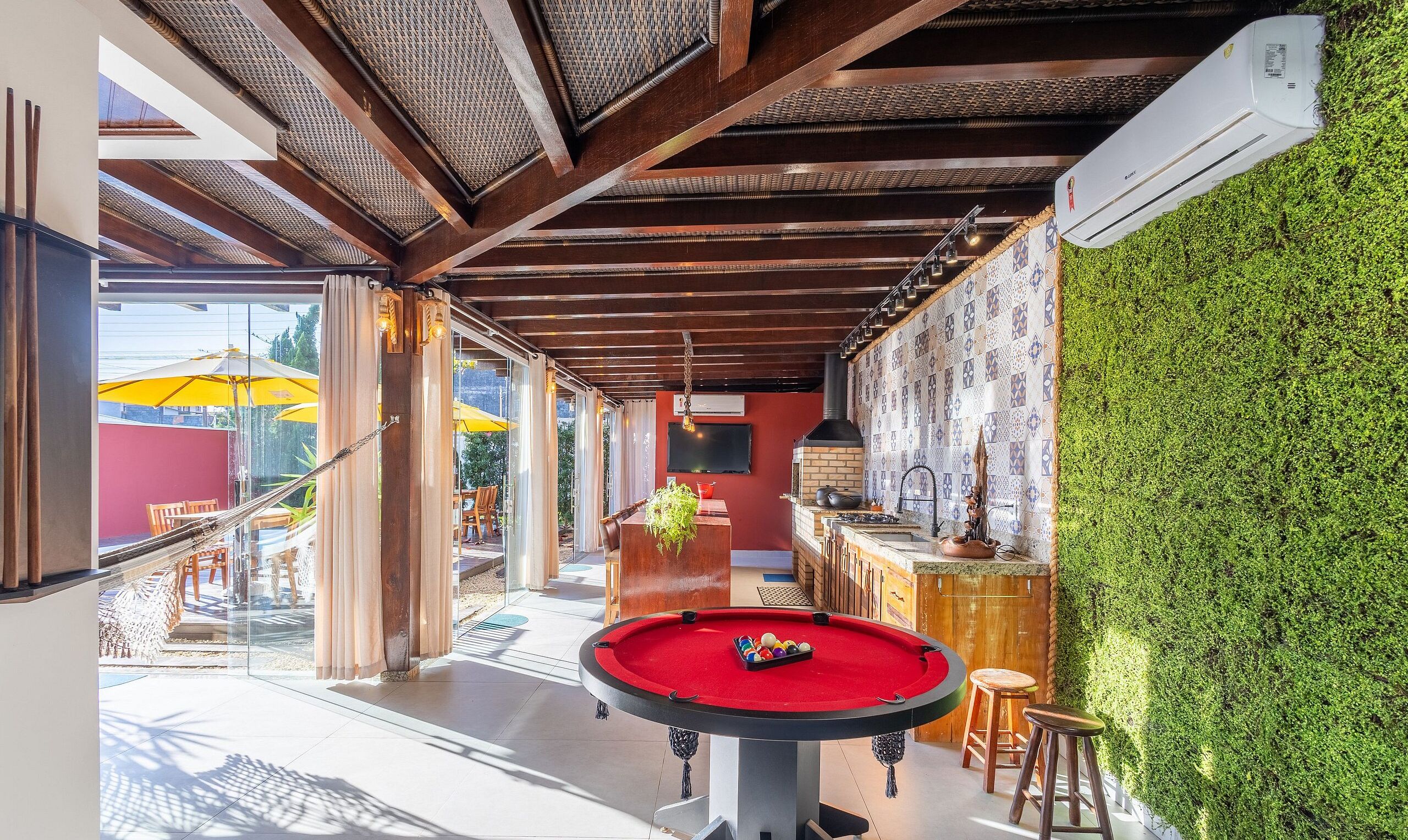 Basic Apartment | Game room