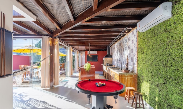 Basic Apartment | Game room