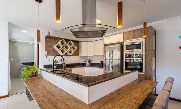 شقة بتجهيزات أساسية | مطبخ خاص