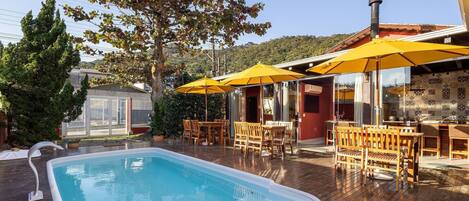 基础公寓 | 泳池 | 室外游泳池