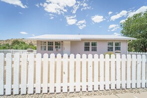 Exterior - Moab–Telluride Stay.  Pets • RVs • Group Friendly (Naturita)