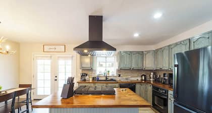 Moab–Telluride Stay. Pets • RVs • Group Friendly