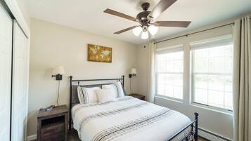 3 bedrooms, desk, iron/ironing board, free WiFi