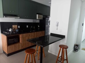 Mikrowelle, Ofen, Herdplatte, Geschirrspüler