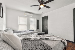 1 habitación, tabla de planchar con plancha, wifi y ropa de cama