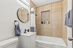 Toallas, jabón, papel de baño
