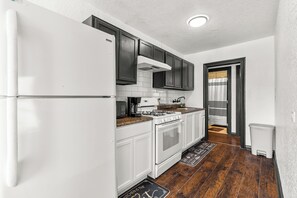 Private kitchen - Cozy Duplex Near Downtown & Riverwalk - 102 (San Antonio)