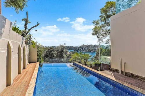 6BR Stunning Waterview with Private Pool in Mosman