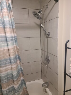 Shower, towels, soap, shampoo - 3-bedroom Unit in tranquil Middletown (Middletown)