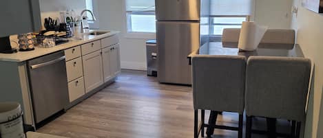 Coffee/tea maker, fridge, microwave, oven