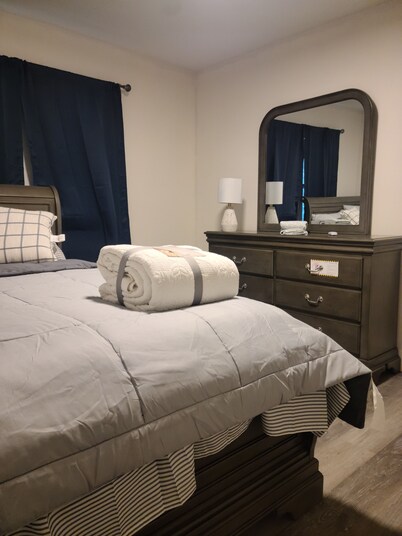 3-bedroom house in tranquil Middletown with WiFi, AC. Enjoy your stay