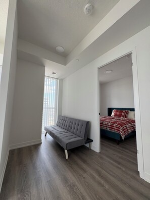 1 bedroom, iron/ironing board, WiFi - Cozy Condo in Vaughan (Vaughan)