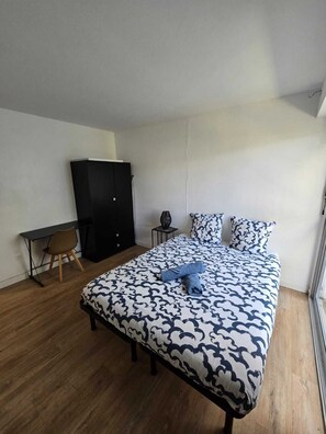 3 quartos, ferros/tábuas de passar roupa, Wi-Fi, roupa de cama