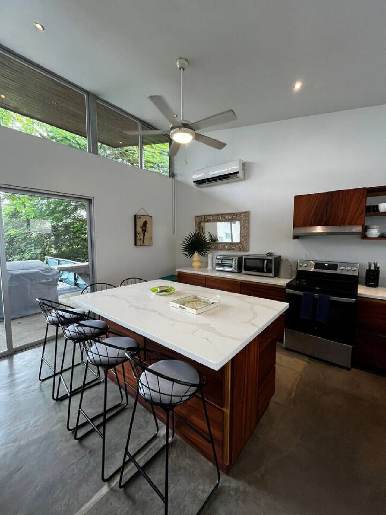 فرن، مستلزمات طهي/أطباق/أوعية، مائدة طعام