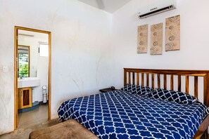 3 bedrooms, desk, WiFi, bed sheets