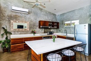 Fridge, oven, dishwasher, cookware/dishes/utensils