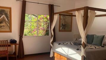 4 makuuhuonetta, työpöytä, silitysrauta/-lauta, Wi-Fi