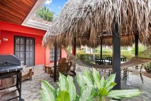 Outdoor dining - VM6: Delightful Beachside Cottage Close to Beach (Tamarindo)