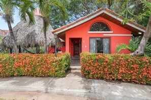 Exterior - VM6: Delightful Beachside Cottage Close to Beach (Tamarindo)