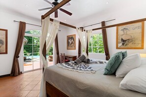 4 makuuhuonetta, työpöytä, silitysrauta/-lauta, Wi-Fi