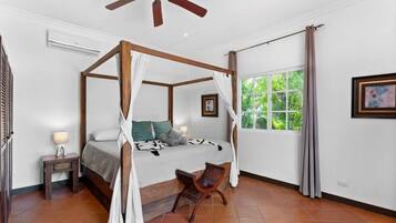 4 bedrooms, desk, iron/ironing board, WiFi