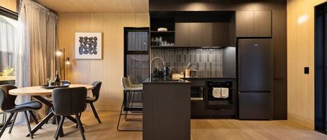 Kühlschrank, Mikrowelle, Ofen, Herdplatte