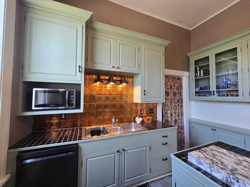 Victorian Charming 4-bedroom house with WiFi, AC in marvelous Eureka