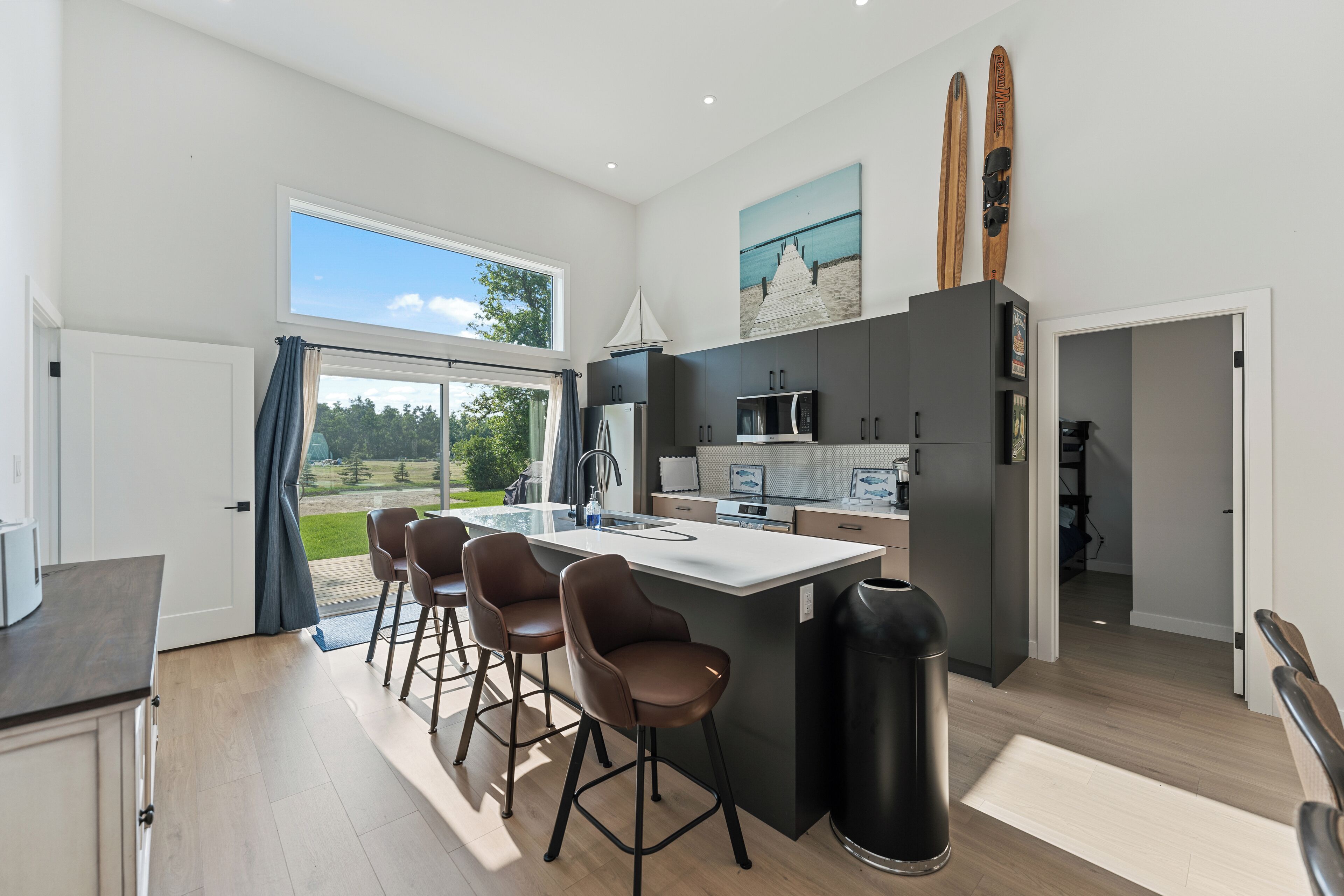 Micro-ondes, four, plaque de cuisson, lave-vaisselle