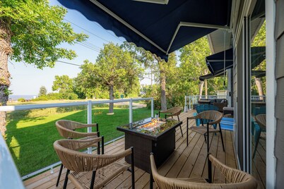 New Waterfront Luxury Cabin on Lake Winnipeg