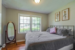 3 chambres, fer et planche à repasser, Wi-Fi, draps fournis